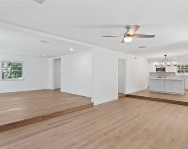 4704 W Brookwood Drive - Photo Thumbnail 7