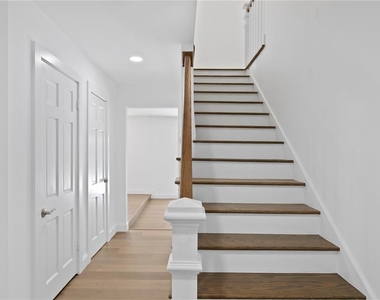 4704 W Brookwood Drive - Photo Thumbnail 4