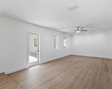 4704 W Brookwood Drive - Photo Thumbnail 11