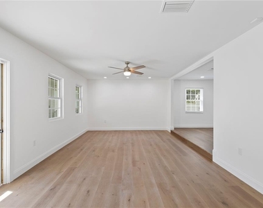4704 W Brookwood Drive - Photo Thumbnail 10