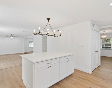 4704 W Brookwood Drive - Photo Thumbnail 20