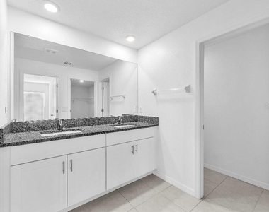 5518 Blue Azure Drive - Photo Thumbnail 10