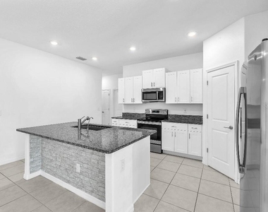 5518 Blue Azure Drive - Photo Thumbnail 12