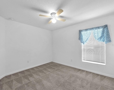 5518 Blue Azure Drive - Photo Thumbnail 16