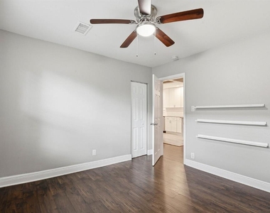 203 W Emma Street - Photo Thumbnail 8