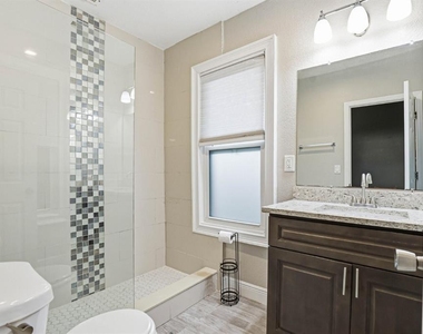 203 W Emma Street - Photo Thumbnail 13