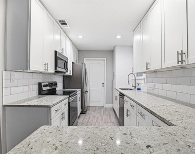 203 W Emma Street - Photo Thumbnail 9