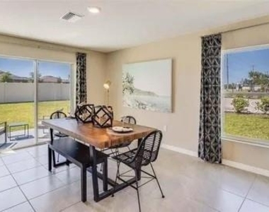 16803 Delia Street - Photo Thumbnail 11