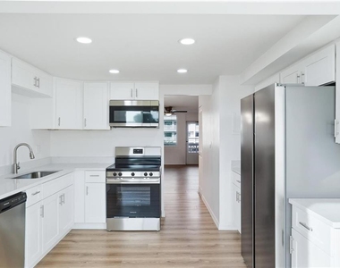 5095 Bay Street Ne - Photo Thumbnail 4