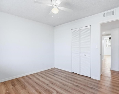 5095 Bay Street Ne - Photo Thumbnail 11