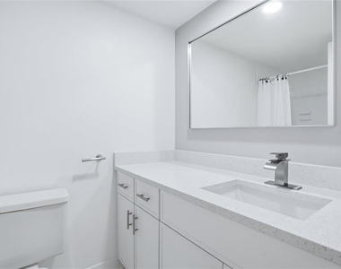 5095 Bay Street Ne - Photo Thumbnail 13