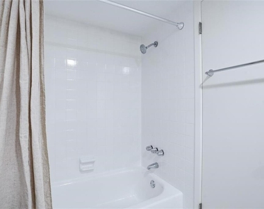 5095 Bay Street Ne - Photo Thumbnail 9