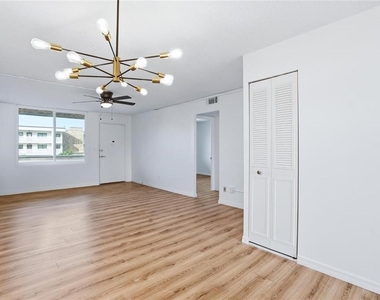 5095 Bay Street Ne - Photo Thumbnail 2