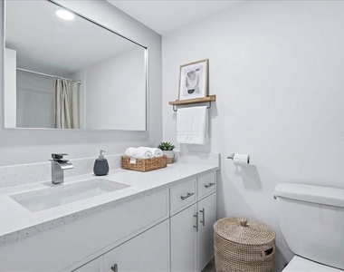 5095 Bay Street Ne - Photo Thumbnail 8