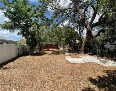 11707 North Drive - Photo Thumbnail 16