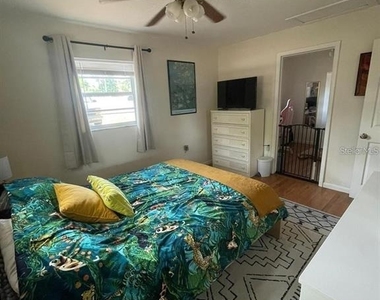 11707 North Drive - Photo Thumbnail 9