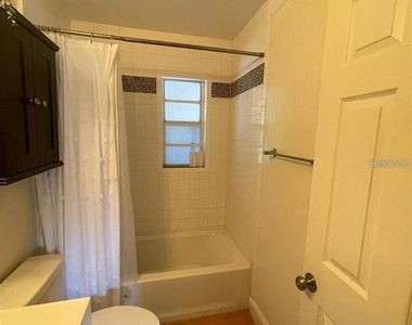 11707 North Drive - Photo Thumbnail 8