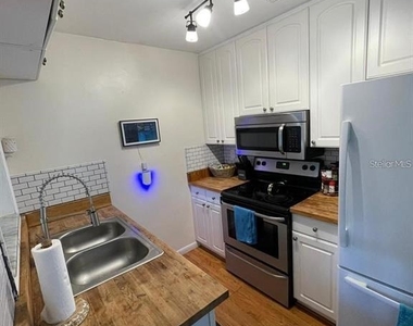 11707 North Drive - Photo Thumbnail 4