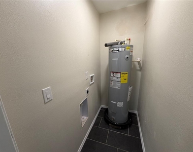 11707 North Drive - Photo Thumbnail 5