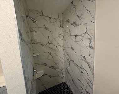 11707 North Drive - Photo Thumbnail 4