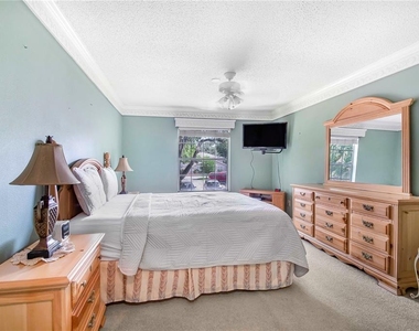 11857 Northtrail Avenue - Photo Thumbnail 8