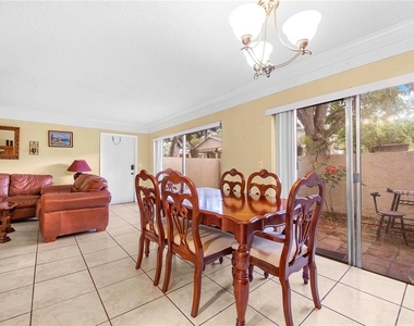 11857 Northtrail Avenue - Photo Thumbnail 17