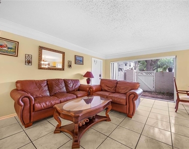 11857 Northtrail Avenue - Photo Thumbnail 16