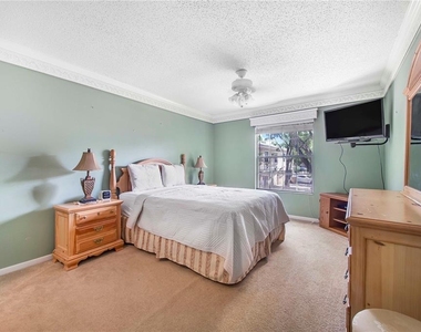 11857 Northtrail Avenue - Photo Thumbnail 7