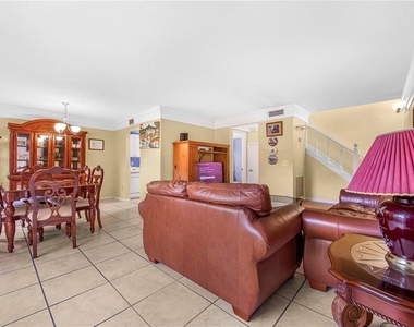 11857 Northtrail Avenue - Photo Thumbnail 4