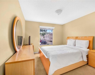 11857 Northtrail Avenue - Photo Thumbnail 11