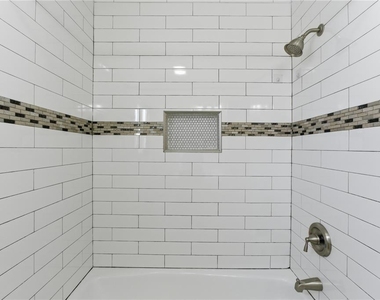 7005 N Duncan Avenue - Photo Thumbnail 16