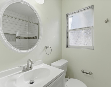 7005 N Duncan Avenue - Photo Thumbnail 17