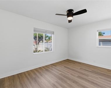 7005 N Duncan Avenue - Photo Thumbnail 10