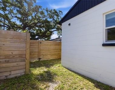 7005 N Duncan Avenue - Photo Thumbnail 22