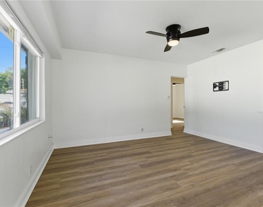 7005 N Duncan Avenue - Photo Thumbnail 7