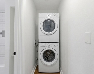 7005 N Duncan Avenue - Photo Thumbnail 5