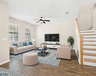 5605 Kingsley Corner Way - Photo Thumbnail 4