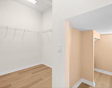 5605 Kingsley Corner Way - Photo Thumbnail 16