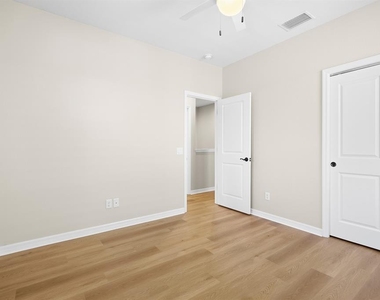 5605 Kingsley Corner Way - Photo Thumbnail 20