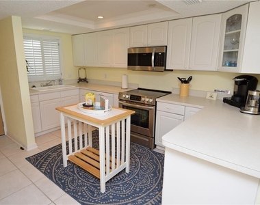18650 Gulf Boulevard - Photo Thumbnail 8