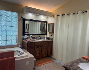 9405 94th Street - Photo Thumbnail 16