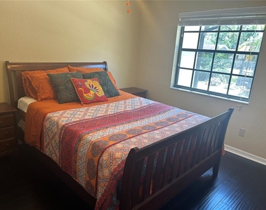 9405 94th Street - Photo Thumbnail 9