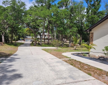 9405 94th Street - Photo Thumbnail 30