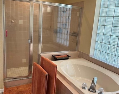 9405 94th Street - Photo Thumbnail 11
