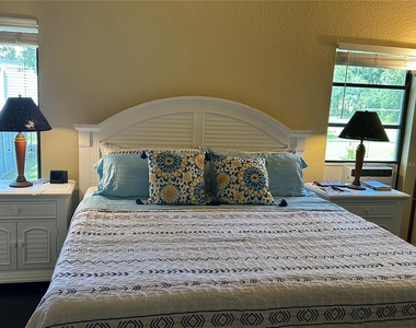 9405 94th Street - Photo Thumbnail 12