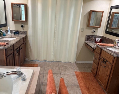 9405 94th Street - Photo Thumbnail 17