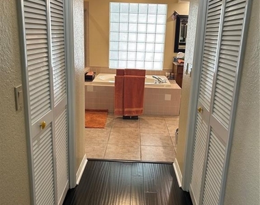 9405 94th Street - Photo Thumbnail 10