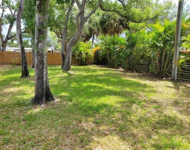 9405 94th Street - Photo Thumbnail 25