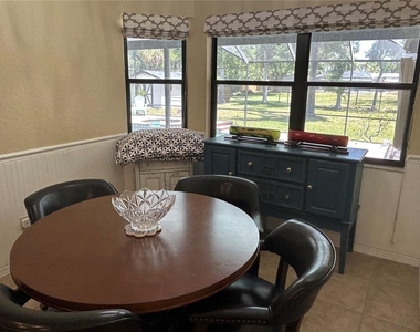 9405 94th Street - Photo Thumbnail 5