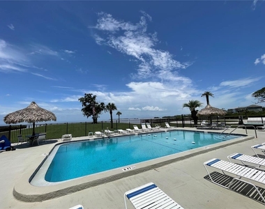 428 Windrush Bay Drive - Photo Thumbnail 2